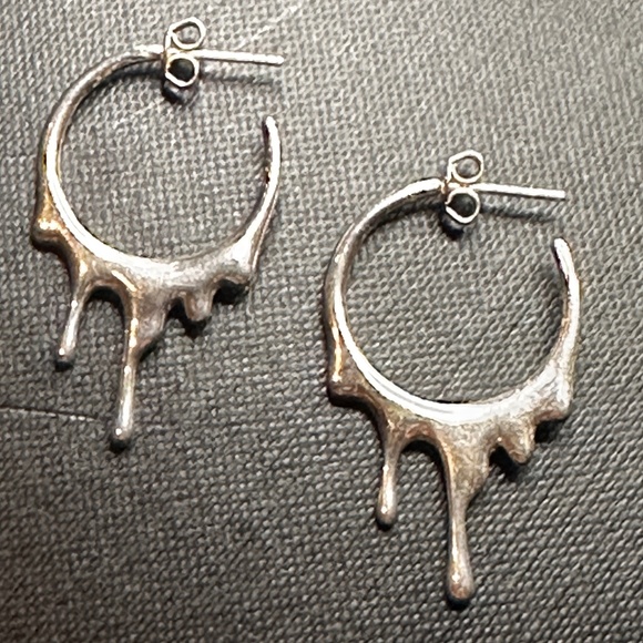Marie June - Dripping Circular S Hoop Earrings - Silver - Picture 2 of 2